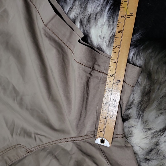 WOMENS PLUS MAURICE TAN SHORTS SIZE 24 EXCELLENT CONDITION - Picture 3 of 5